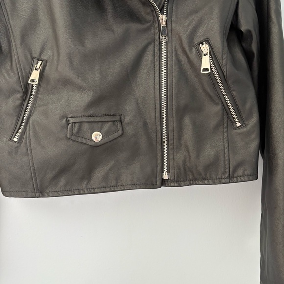 PrettyLittleThing Black Faux Leather Cropped Moto Jacket – Women’s Size 8 - Picture 3 of 5
